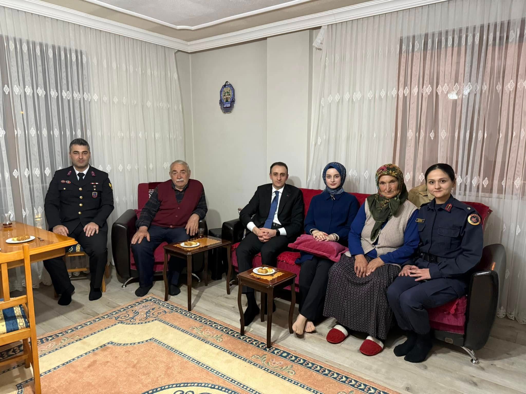 Kaymakam Memiş, şehit ailesinin iftarına katılım sağladı - Birlik Haber Ajansı