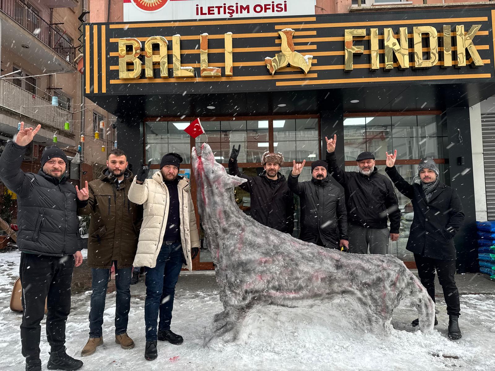 Giresun'da kardan bozkurt yaptılar - Birlik Haber Ajansı