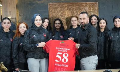 Sivas Toprak Gayrimenkul'den Kadın Voleybol Takımına Tam Destek: Ziyaret Detayları