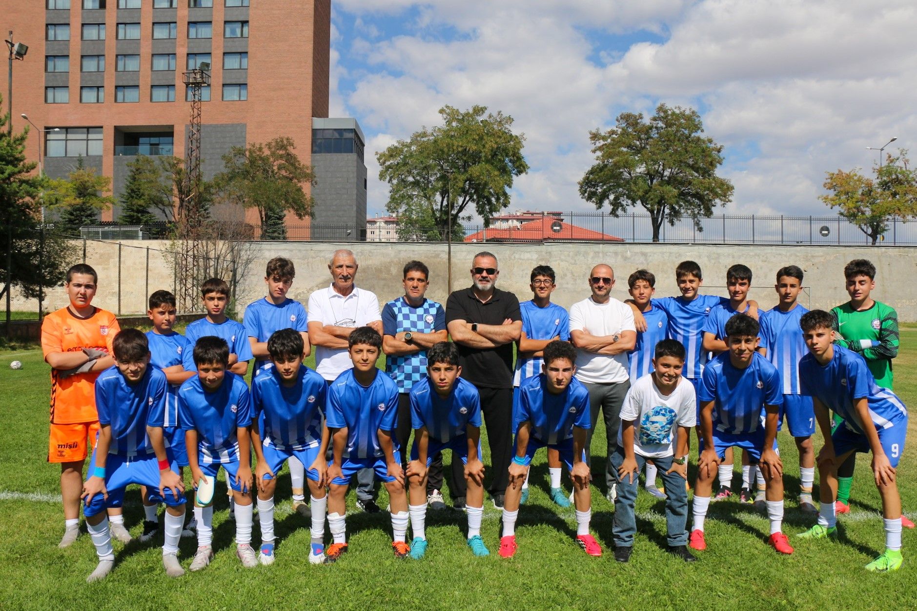 Sivas’ta 4 Eylül kapsamında U-15 futbol turnuvası başladı