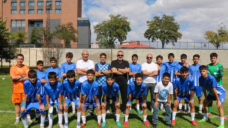 Sivas’ta 4 Eylül kapsamında U-15 futbol turnuvası başladı