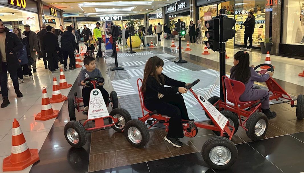 "Miniklere trafik bilinci: IYAŞ'ta eğlenceli eğitim" - Birlik Haber Ajansı