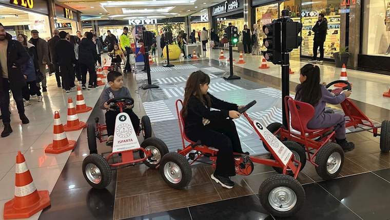 "Miniklere trafik bilinci: IYAŞ'ta eğlenceli eğitim" - Birlik Haber Ajansı