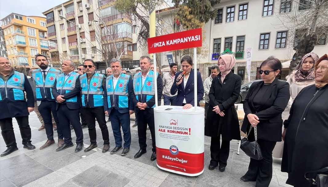 Memur-Sen’den Burdur’da "Anayasa değişsin, aile korunsun" imza kampanyası - Birlik Haber Ajansı