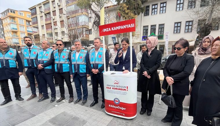 Memur-Sen’den Burdur’da "Anayasa değişsin, aile korunsun" imza kampanyası - Birlik Haber Ajansı