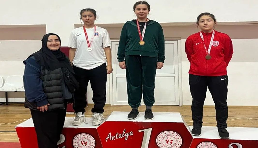 Serik’te kadın güreşinde bir ilk - Birlik Haber Ajansı