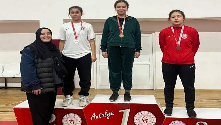 Serik’te kadın güreşinde bir ilk - Birlik Haber Ajansı