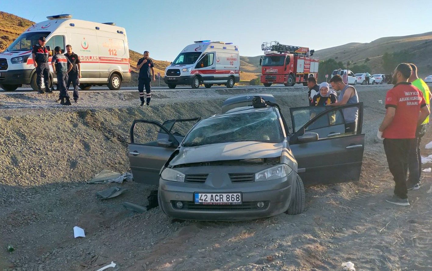 Sivas'ta Direksiyon Hakimiyetini Kaybeden Sürücü Şarampole Yuvarlandı: 4 Yaralı