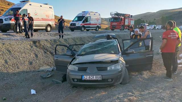 Sivas'ta Direksiyon Hakimiyetini Kaybeden Sürücü Şarampole Yuvarlandı: 4 Yaralı