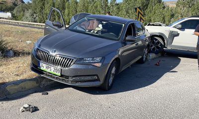 Sivas'ta Arkadan Çarpma Sonucu 5 Yaralı: Kazanın Detayları Belli Oldu