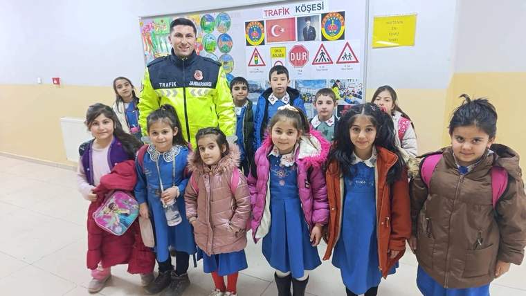 Kars'ta bir okulda trafik köşesi oluşturuldu - Birlik Haber Ajansı