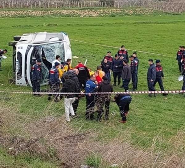 Denizli'de sporcu öğrencileri taşıyan midibüs devrildi: 2 ölü 26 yaralı - Birlik Haber Ajansı