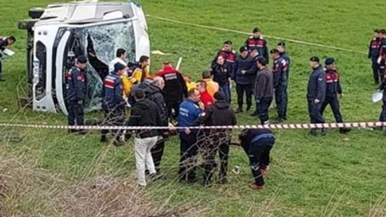 Denizli'de sporcu öğrencileri taşıyan midibüs devrildi: 2 ölü 26 yaralı - Birlik Haber Ajansı