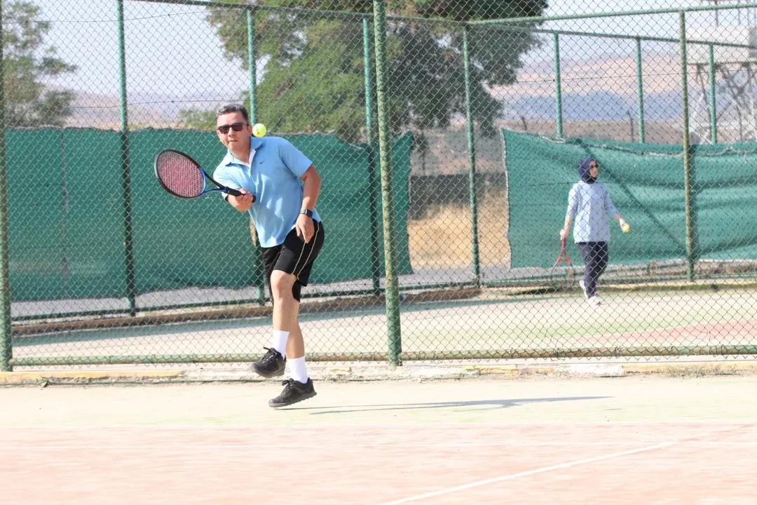 Sivas'ta 4 Eylül Tenis Turnuvası Başladı: 128 Sporcu Mücadele Ediyor