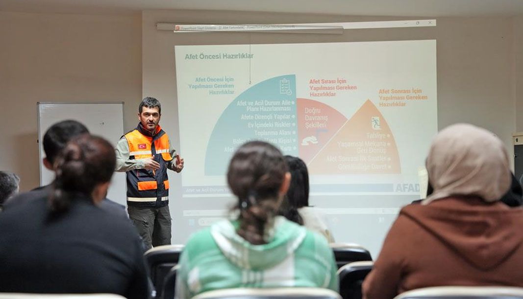 Alanya'da engelsiz yaşam merkezi'nde deprem hazırlık semineri düzenlendi - Birlik Haber Ajansı