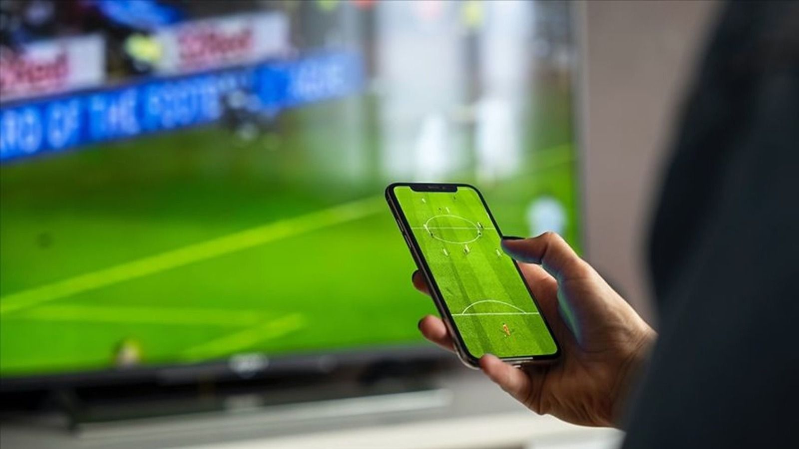 Süper Lig Telefona Dönüyor: Maçlara Dikey Yayın Teklifi