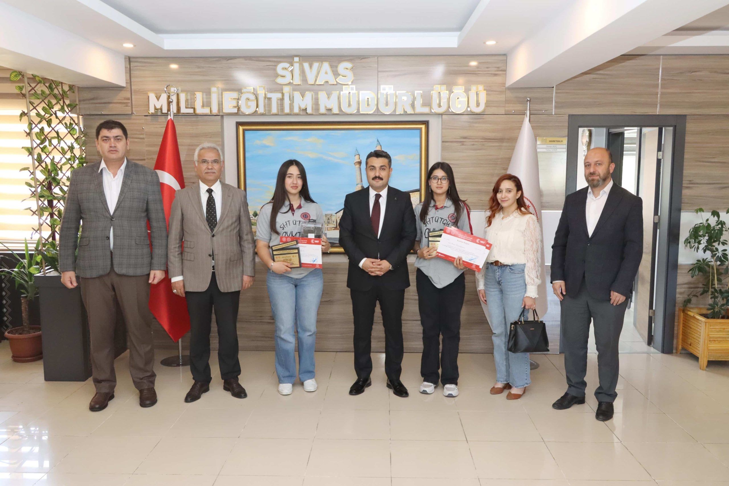 Sivaslı Öğrencilerden Çevre Temalı Kısa Film Başarısı!