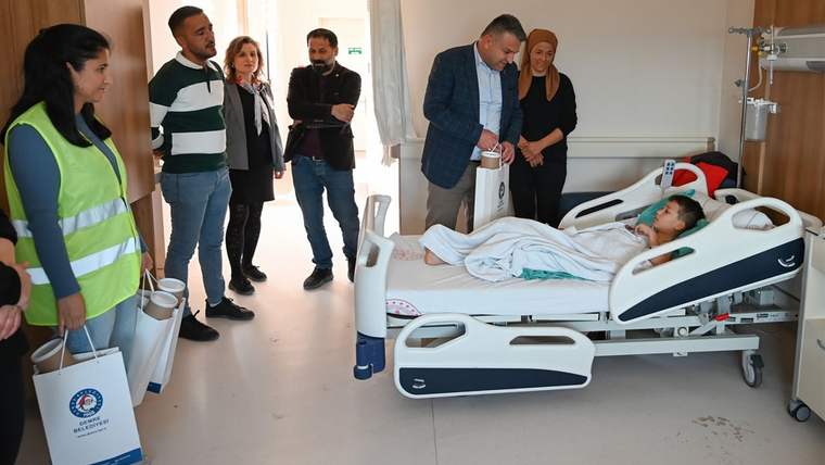 Demre Belediyesinden sünnet çocuklarına anlamlı ziyaret - Birlik Haber Ajansı