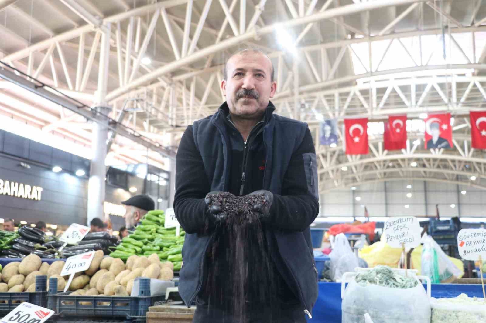 Birçok derde deva karamuk meyvesi tezgahlardaki yerini aldı