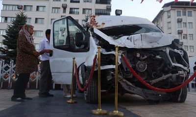 Sivas’ta 15 Temmuz Anma Etkinliklerinde Tarihe Tanıklık Eden Minibüs Sergilendi