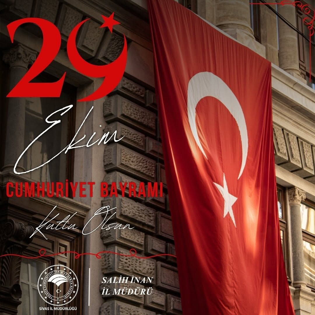 Bina cephesinde büyük bir Türk bayrağı asılı, altında 29 Ekim Cumhuriyet Bayramı yazısı yer alıyor.