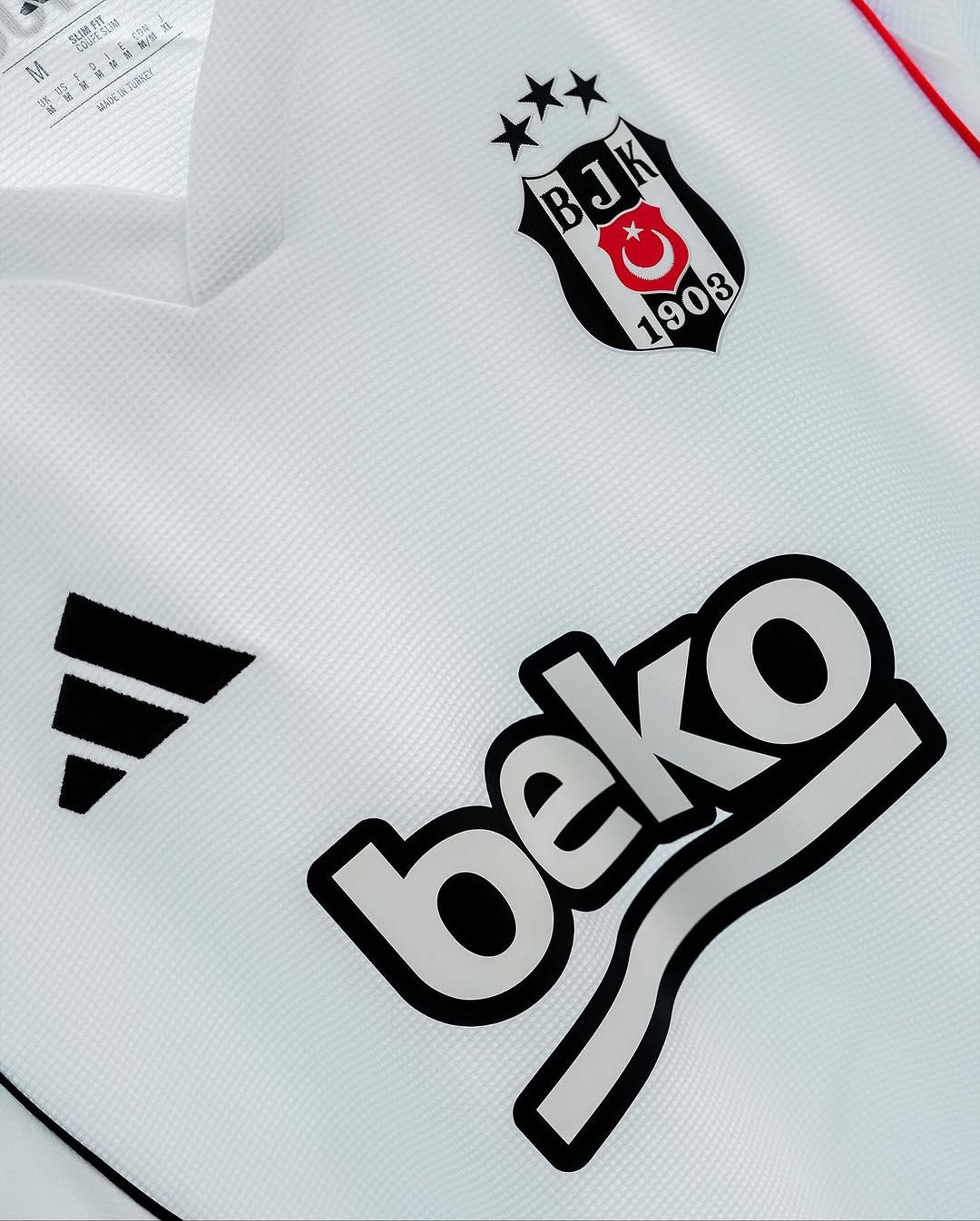 Beşiktaş'ın Maç Günü Kombini: Beyaz Forma ve Siyah Şort