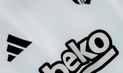 Beşiktaş'ın Maç Günü Kombini: Beyaz Forma ve Siyah Şort