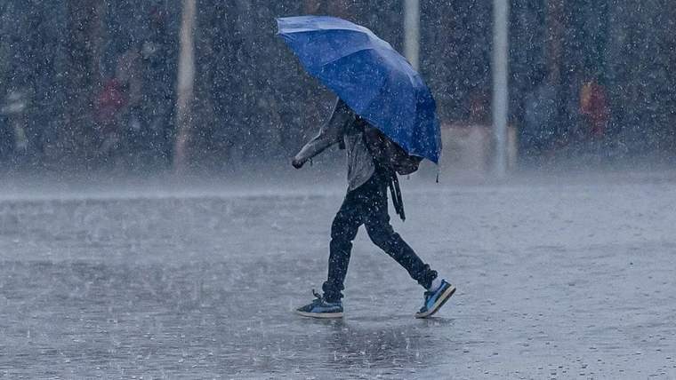 İzmir'e kuvvetli yağış ve yıldırım uyarısı