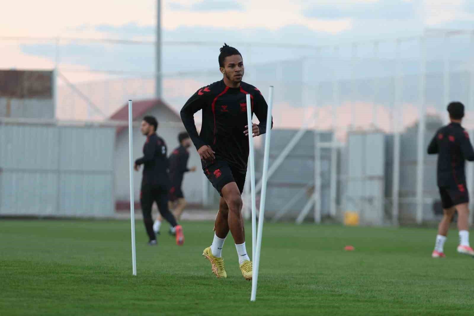 “oyun planı” Pendikspor maçı öncesi antrenmanda öne çıktı