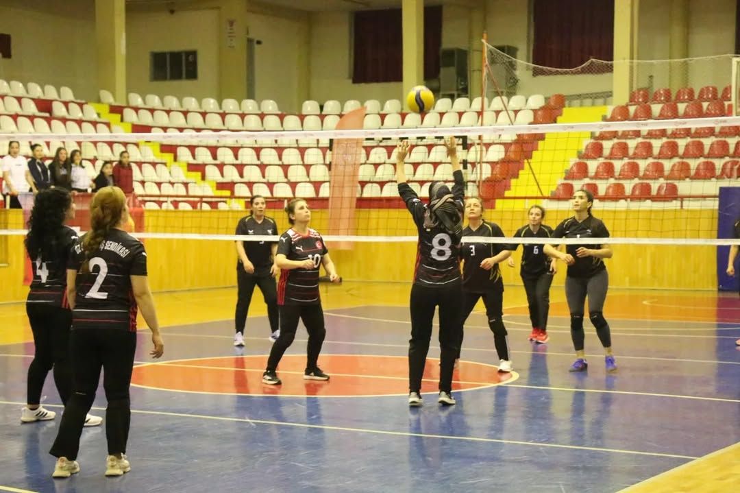 Sivas'ta Kamu Spor Oyunları Voleybol Müsabakaları Sona Erdi