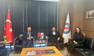 Deniz Özbakır ve Hüseyin Özbakır, Memur-Sen Başkanı Ali Yalçın'ı ziyaret etti - Birlik Haber Ajansı