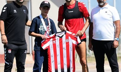 Sivasspor’dan Genç Taraftara Kombine ve İmza Forması