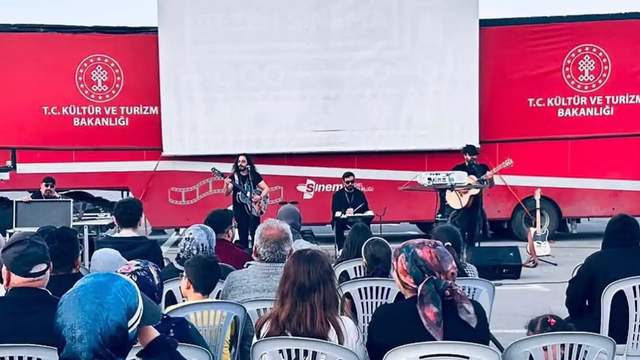 Sıcak Çermik'te Hem Film Hem Konser!