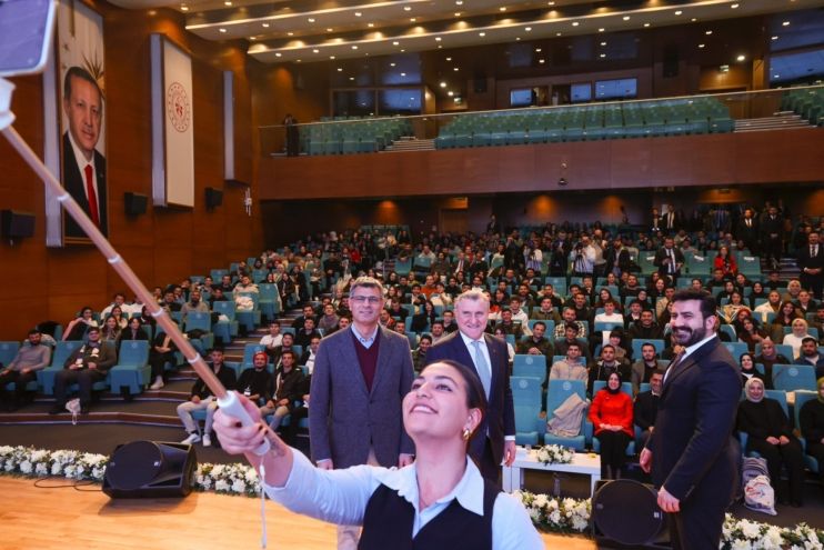 Bakan Bak, Türkiye Yüzyılı'nda en büyük gücümüz gençler