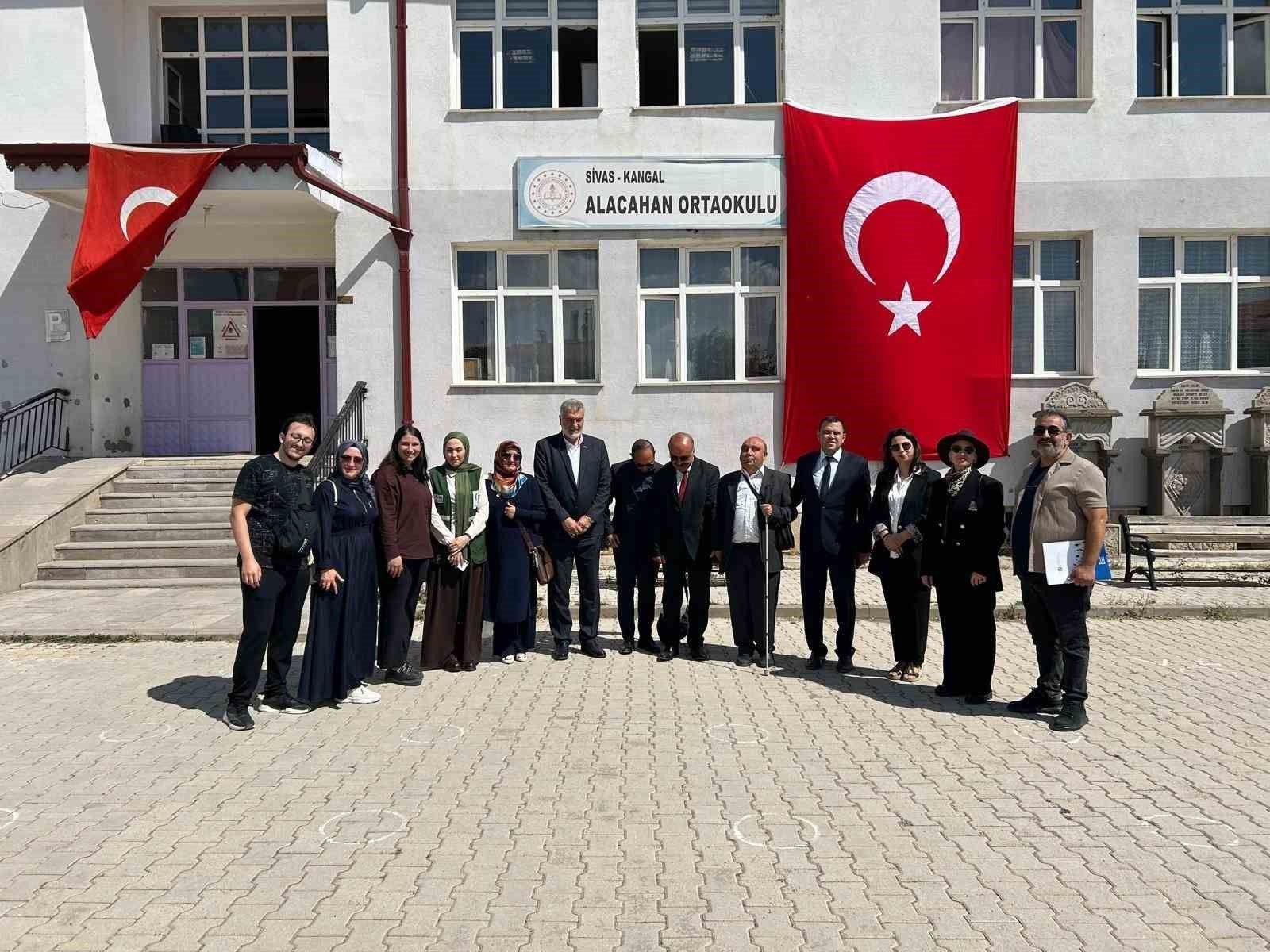 Alacahan’daki öğrenciler kitap ve zekâ oyunlarına ulaşabilecek