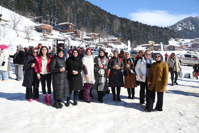 Öz Gıda İş Sendikası Kadın Komitesi üyeleri Kardan Adam Festivali’ne damga vurdu - Birlik Haber Ajansı