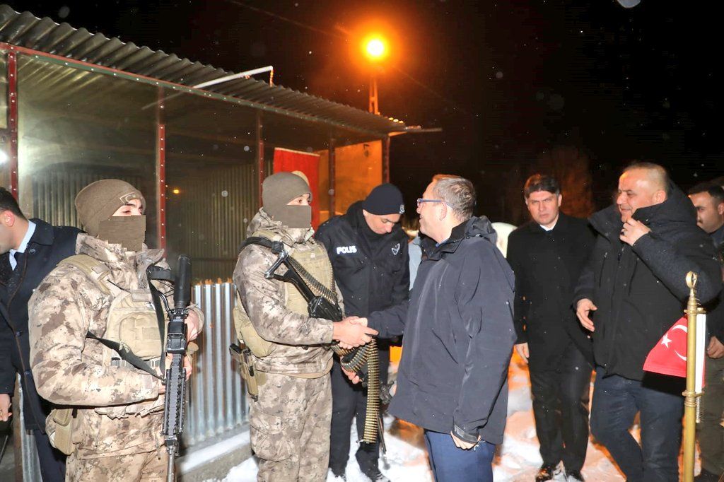 Vali Ziya Polat, uygulama noktalarını ve Emniyet personelini ziyaret etti - Birlik Haber Ajansı