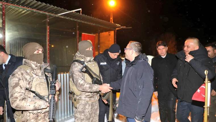 Vali Ziya Polat, uygulama noktalarını ve Emniyet personelini ziyaret etti - Birlik Haber Ajansı