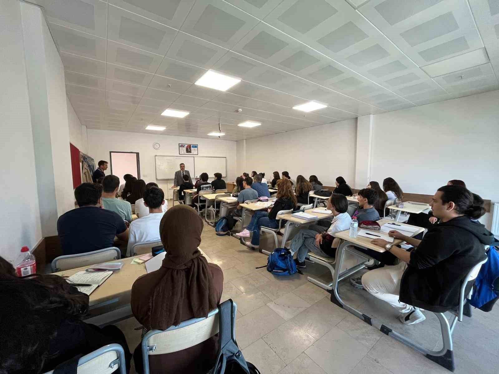 Yaklaşık 500 öğrenci Sivas’ta hangi kursla YKS’ye hazırlanıyor?