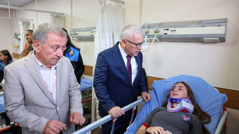 Sivas’ta Okul Servisi Kazası: Vali Şimşek Hastanede