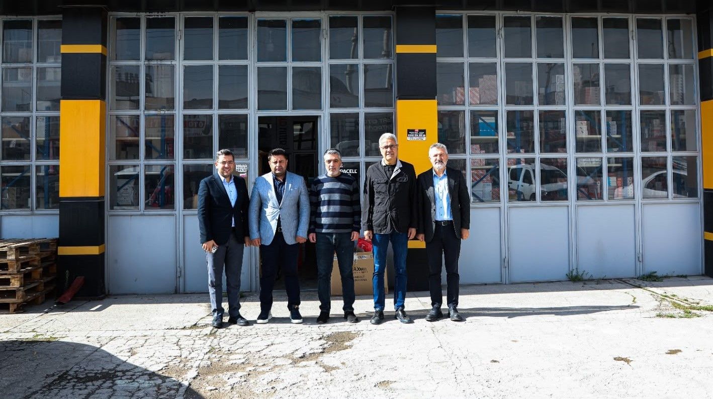 Zeki Özdemir, 4 Eylül Sanayi Sitesi’nde esnafla buluştu