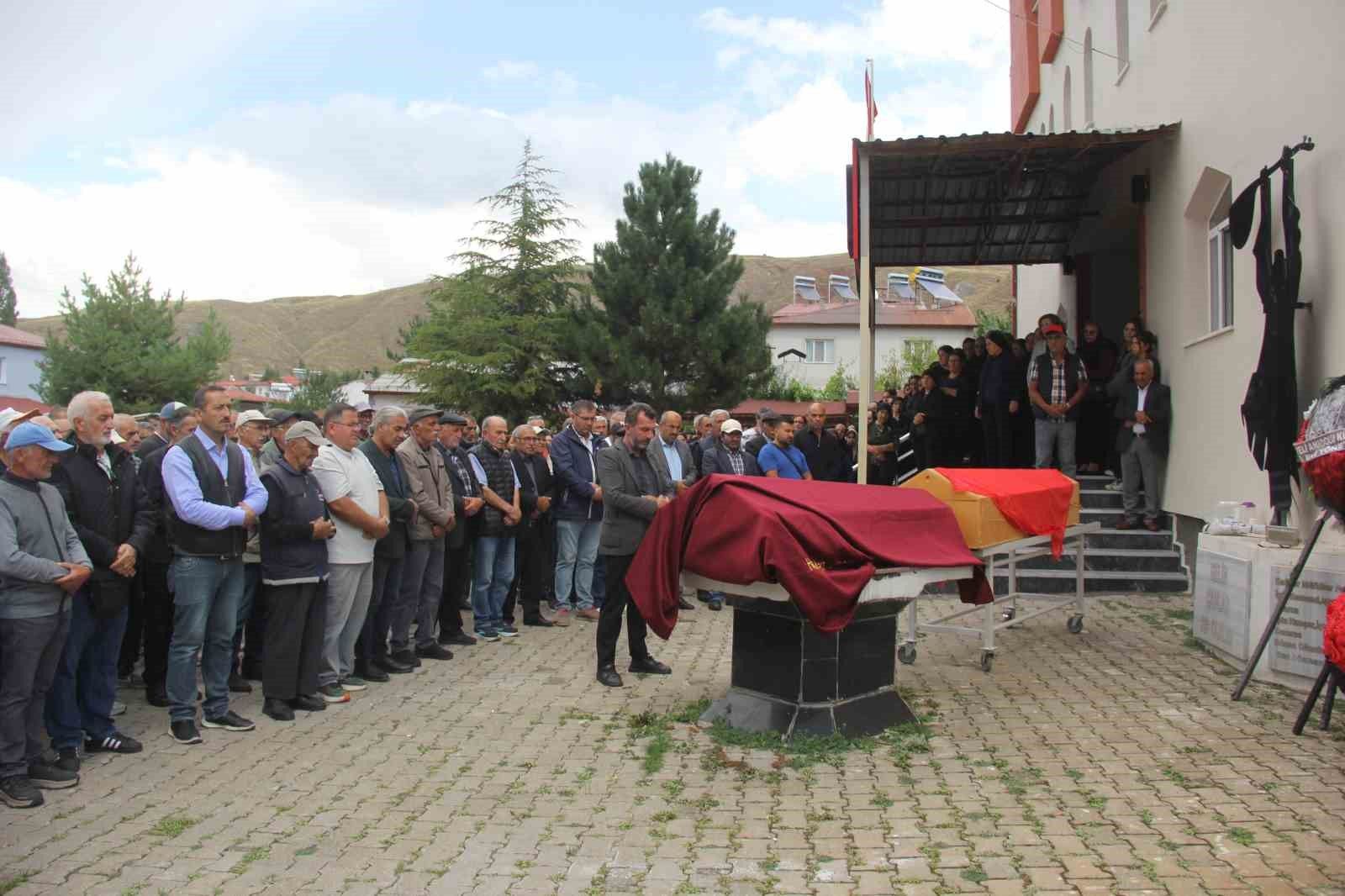 İzmir kazasında ölen Nuriye ve Rıfat Aygün Zara’da defnedildi