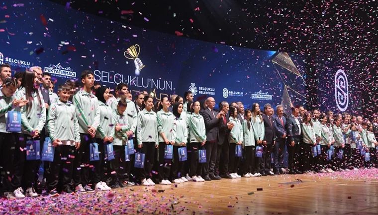 Konya Selçuklu’nun başarılı sporcuları ödüllendirildi - Birlik Haber Ajansı