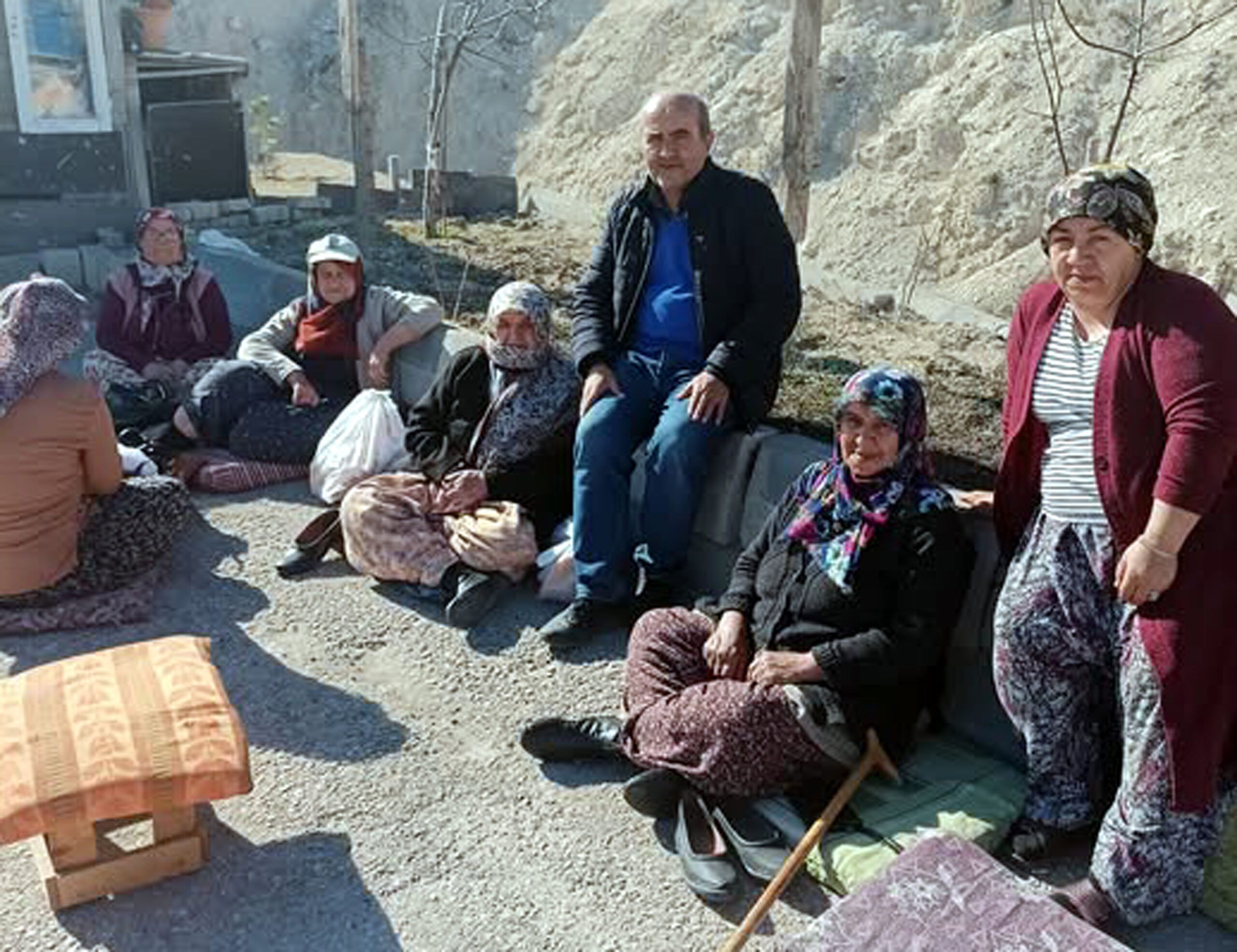Gazipaşa mahalle muhtarından mahalleliye ziyaret - Birlik Haber Ajansı