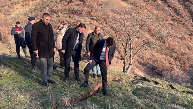 Sivas Koyulhisar’da Heyelan Alarmı: Kar Sularının Erittiği Toprak Korkuttu
