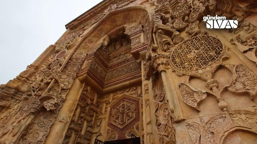 Divriği Ulu Cami'de Ziyaret Saatleri Belli Oldu!