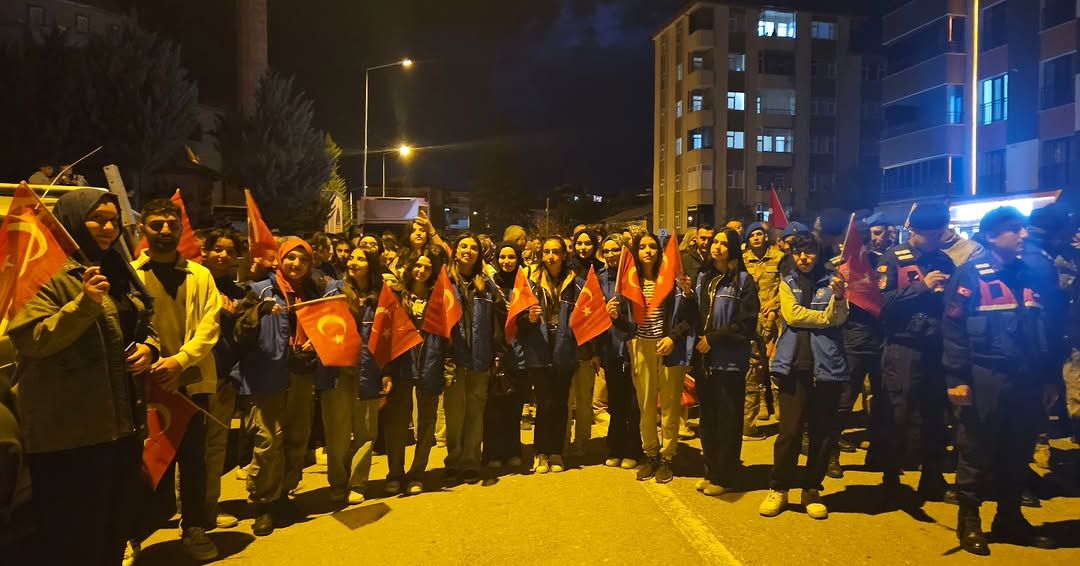 Sivas'ta Cumhuriyet Coşkusu: Gençler Cumhuriyet Yürüyüşünde Buluştu