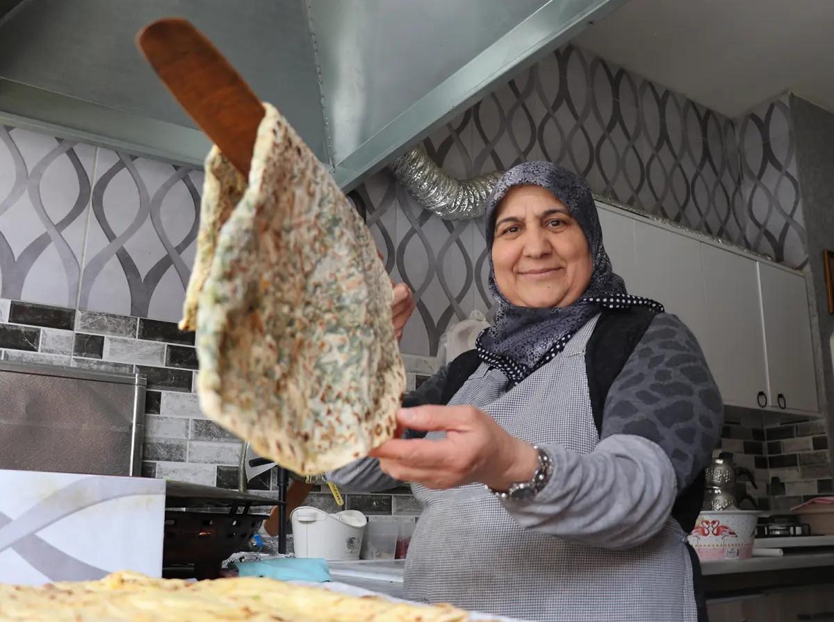 Sivas’ta 10 Çocuğunu Gözleme Satarak Büyüttü: Azim Dolu Hayatı Takdir Topladı