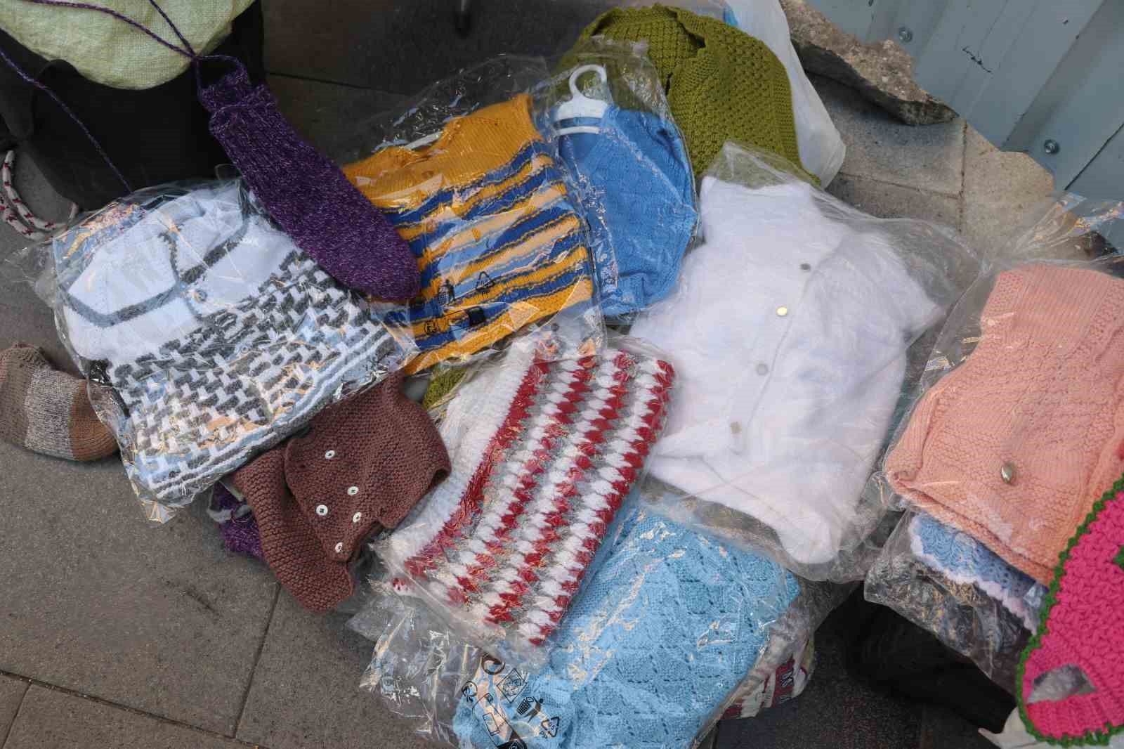 Boyu uzun olduğu için okula gidemedi, Sivas'ta el işiyle yaşıyor