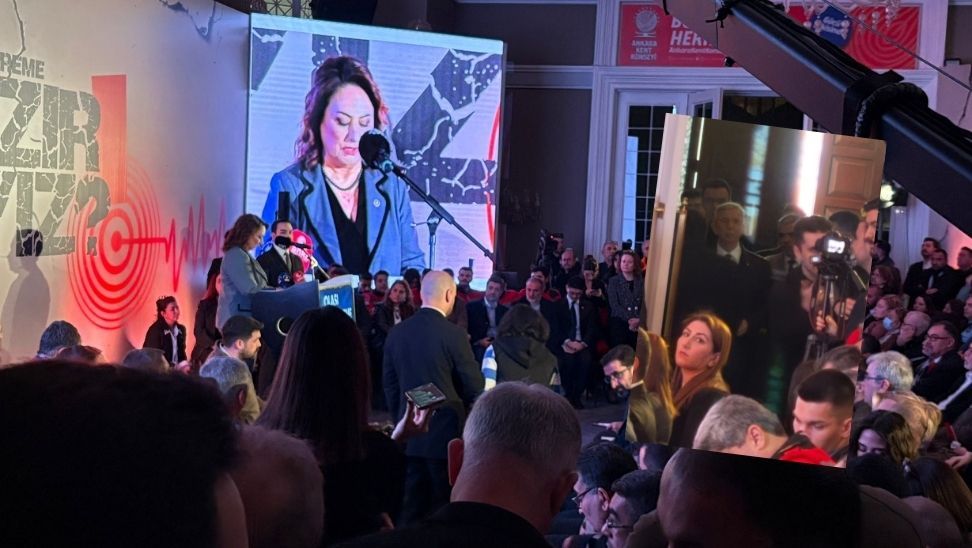 Mansur Yavaş, konuşmayı bölmemek için 10 dakika bekledi - Birlik Haber Ajansı